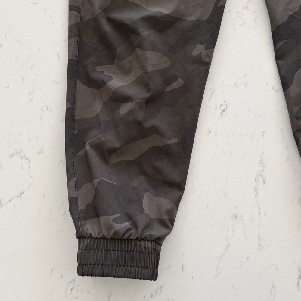 Albion Fit Camo Destination Joggers - Picture 11 of 12